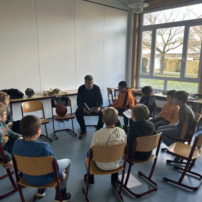 Bundesweiter Vorlesetag 2025 – Bürgermeister besucht Grundschule und KiTas 