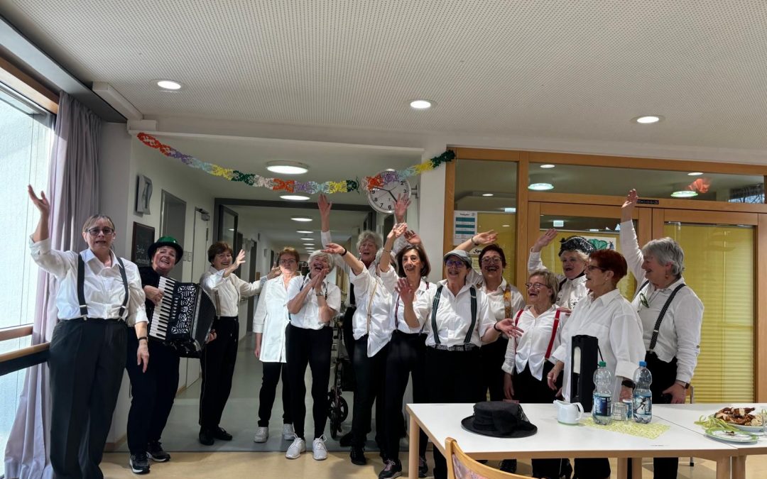 Gymnastikfrauen im Kleeblatt