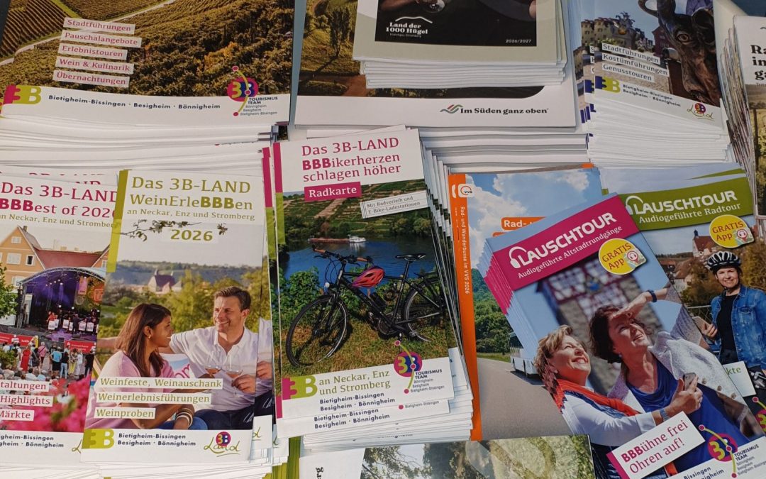 Neue Broschüren auf Tisch