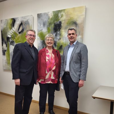 Vernissage „Kraft der Farbe“ begeistert zahlreiche Besucher