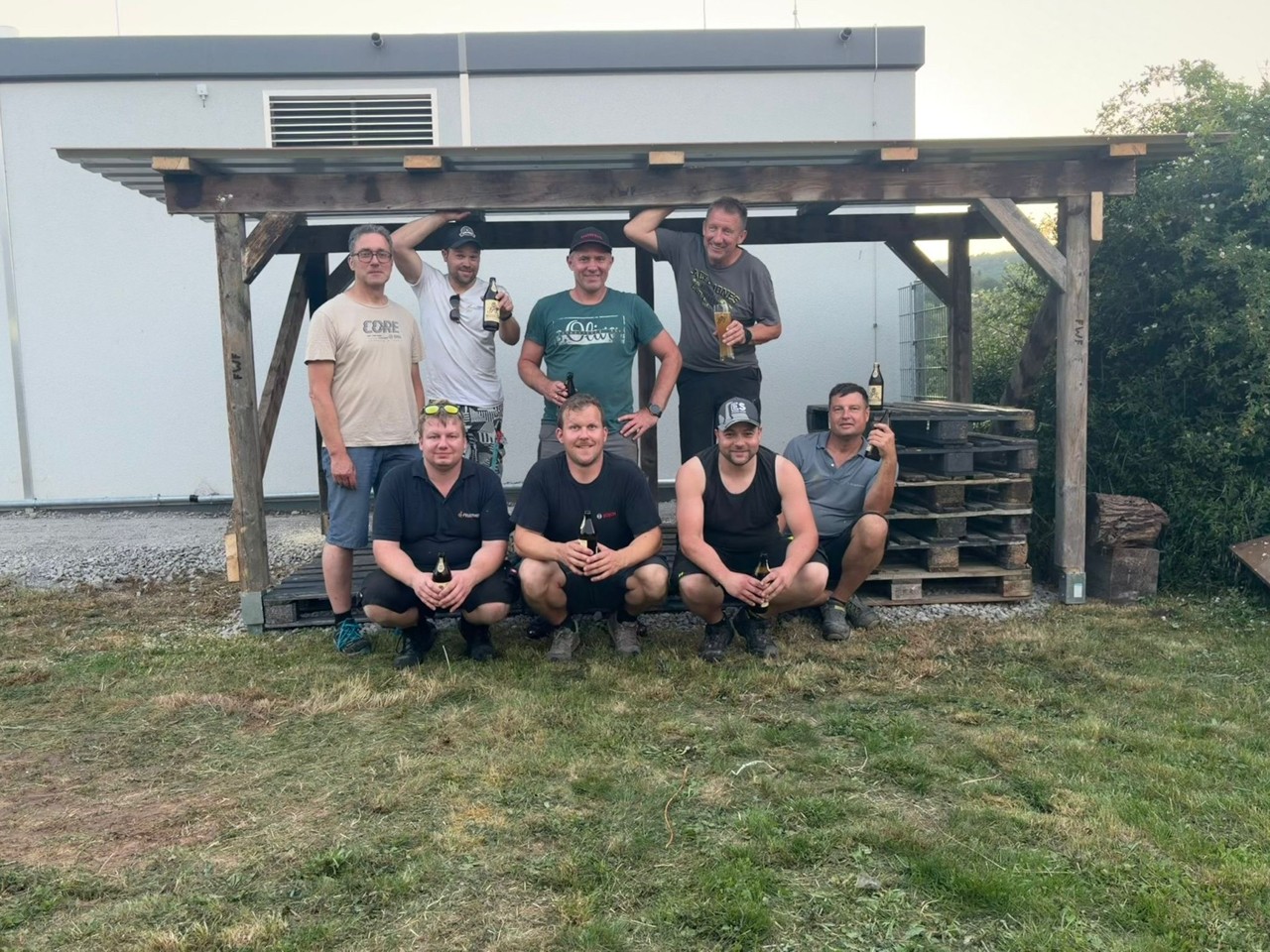 FFW Gartenarbeit Gruppenfoto